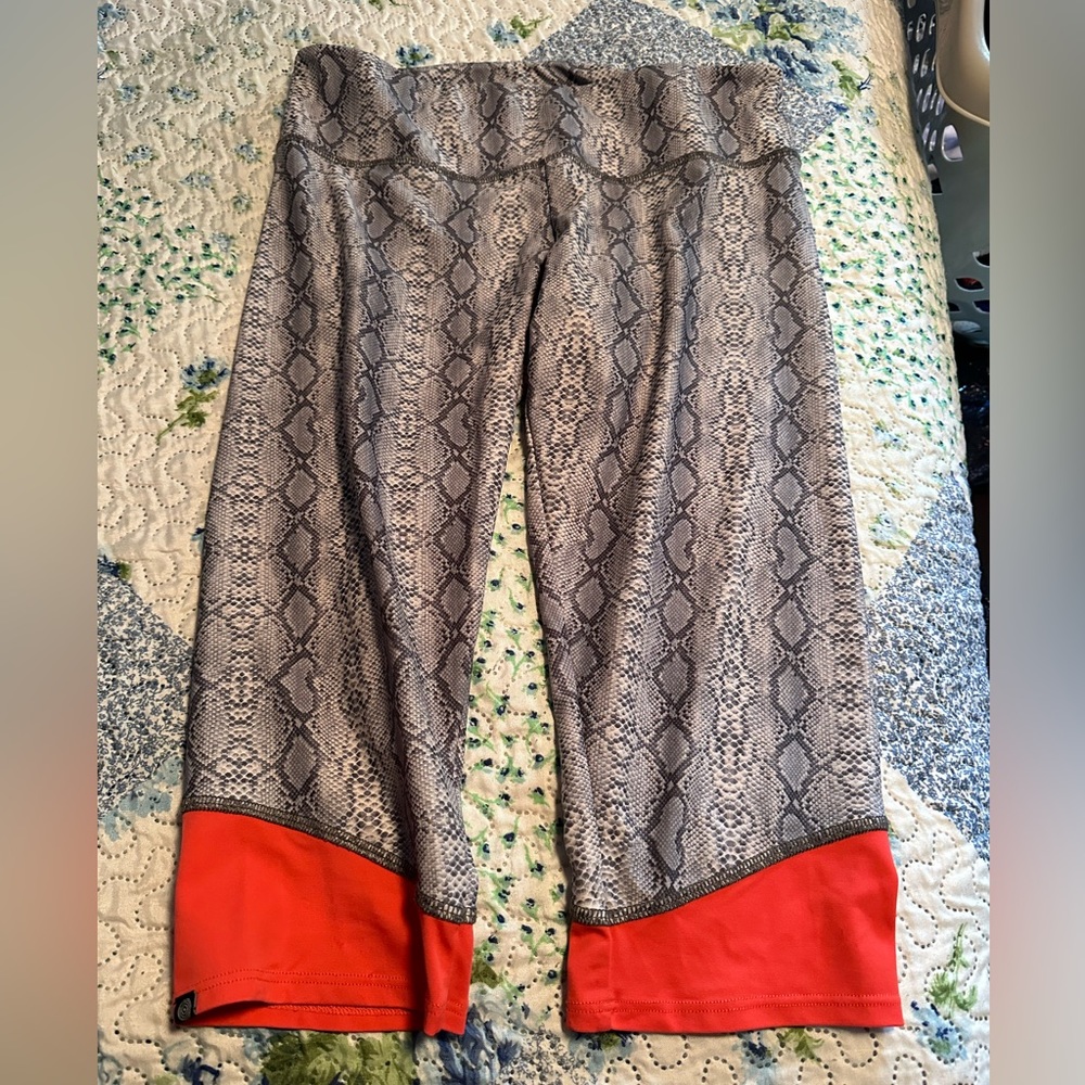 Onzie Capri leggings